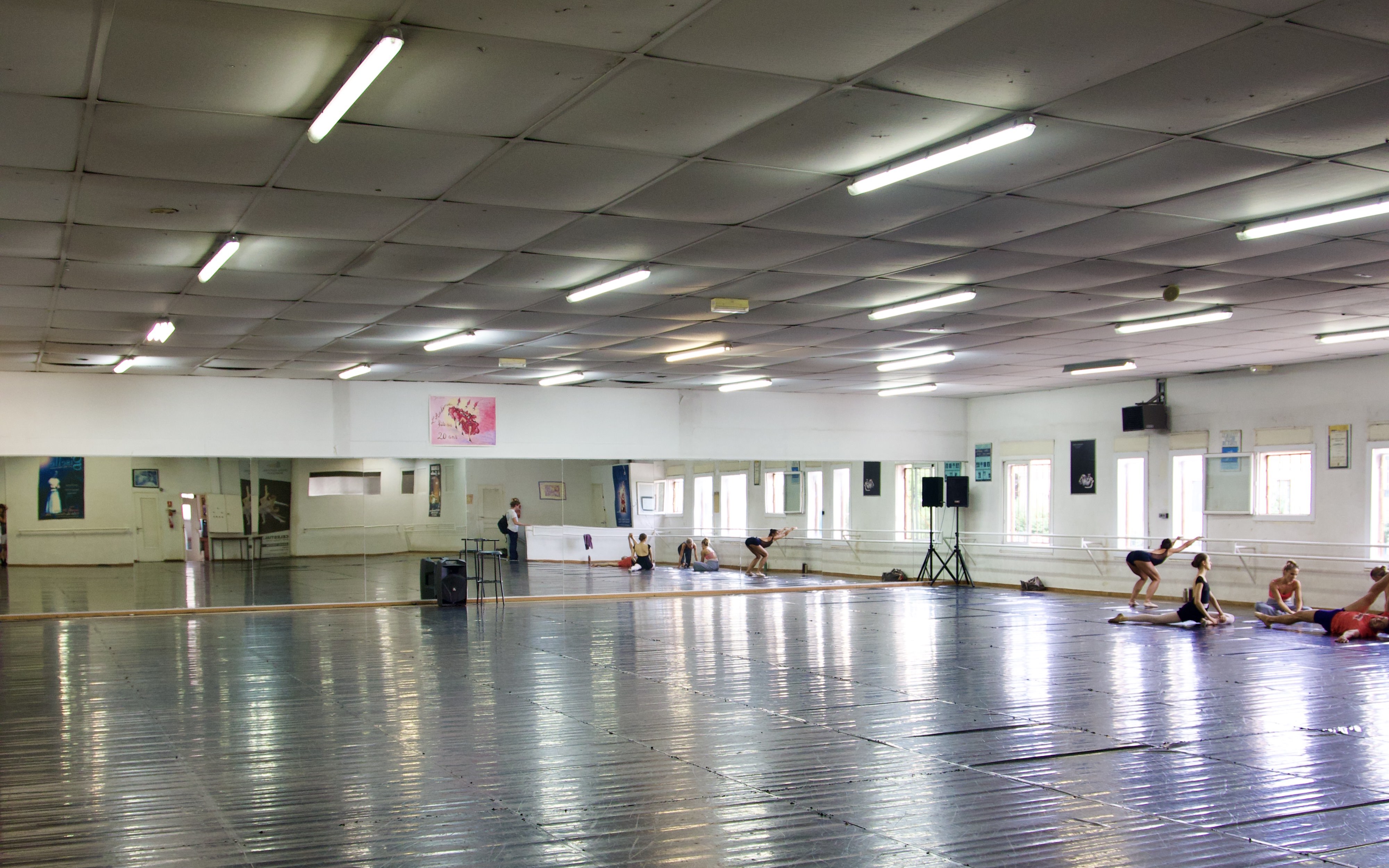 AMD, Académie Méditerranéenne de Danse, AMDanse, Marseille, Ecole de Danse Marseille, AMD Marseille, Mitou Manderon, Thierry Le Floc'h, Diane Le Floc’h, Ludovick Le Floc’k, Neven Ritmanic, Danse Classique, Moderne, Stretching, Barre au sol, Fit’Danse AMD, Académie Méditerranéenne de Danse, AMDanse, Marseille, Ecole de Danse Marseille, AMD Marseille, studio de danse, salle de danse